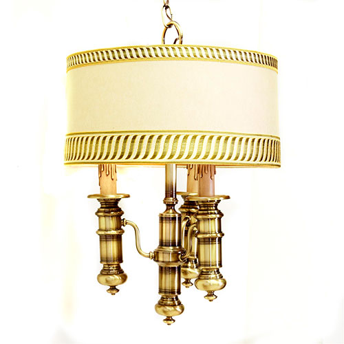 Sub.:14-On - Lote: 225 -  L�mpara de techo en lat�n dorado de tres luces con pantalla.