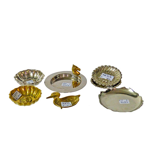 Sub.:14-On - Lote: 1716 -  Lote de siete ceniceros en metal plateado y dorado.