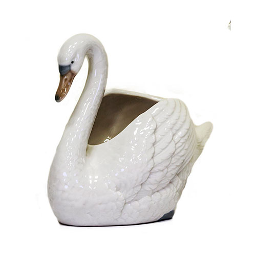 Sub.:14-On - Lote: 1408 -  Pareja de jarrones en opalina blanca con decoraci�n dorada y pintada, con borde lobulado.