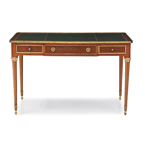 Sub.:14 - Lote: 1215 -  Mesa de despacho estilo Luis XVI en madera de caoba y aplicaciones en bronce dorado.