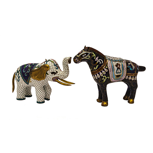 Sub.:14 - Lote: 1260 -  Elefante y caballo. Figuras en Cloissonn. Uno con marcas de oxido.