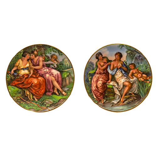 Sub.:14 - Lote: 1412 -  Pareja de platos en porcelana de Limoges con escenas pintadas a mano de la diosa Diana.