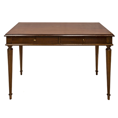 Sub.:14 - Lote: 1354 -  Mesa de escritorio en madera con dos cajones en cintura. Con llave.
