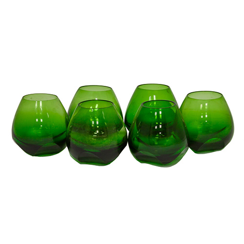 Sub.:14 - Lote: 1436 -  Lote de 6 vasos en cristal tintado en verde.