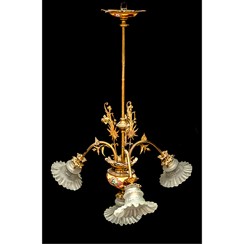 Sub.:14 - Lote: 1167 -  Lmpara de techo modernista de cuatro luces en bronce y cermica con tulipas de cristal.