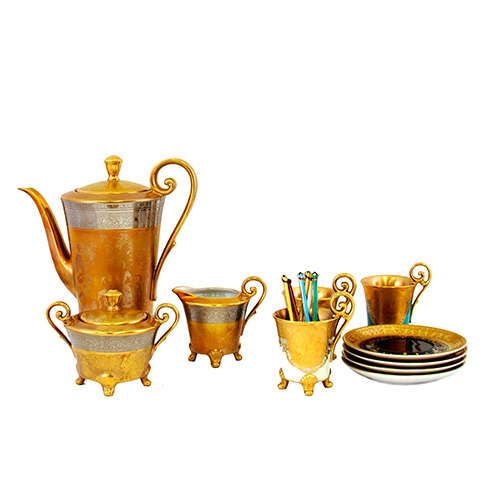 Sub.:14 - Lote: 1308 -  Juego de caf en porcelana dorada con cucharillas. Alemania, s. XX.