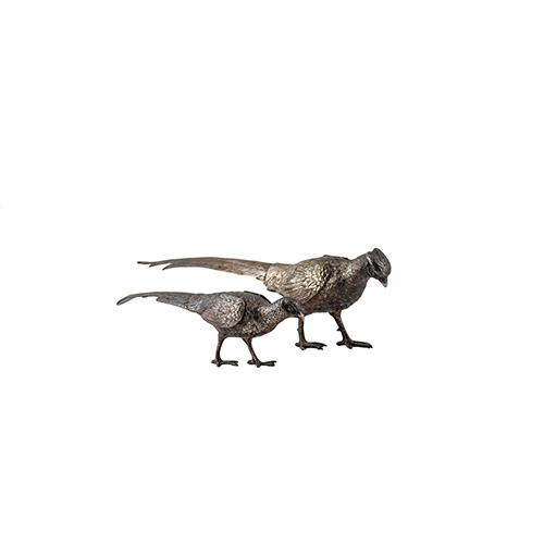 Sub.:14 - Lote: 1138 -  Pareja de faisanes en bronce plateado de diferentes tamaos y alas abatibles.