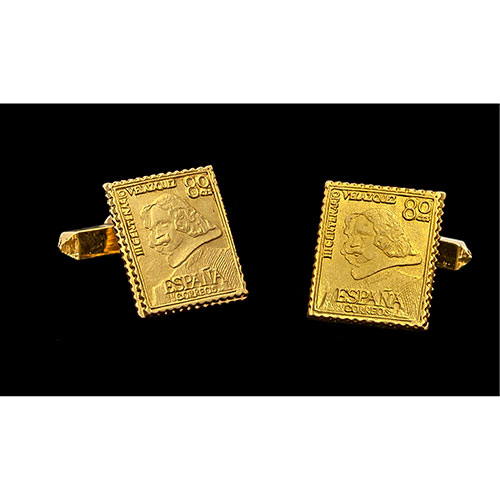 Sub.:15-Oc - Lote: 442 -  Pareja de gemelos en dorado con imagen de sello de efigie de Vel�zquez.
