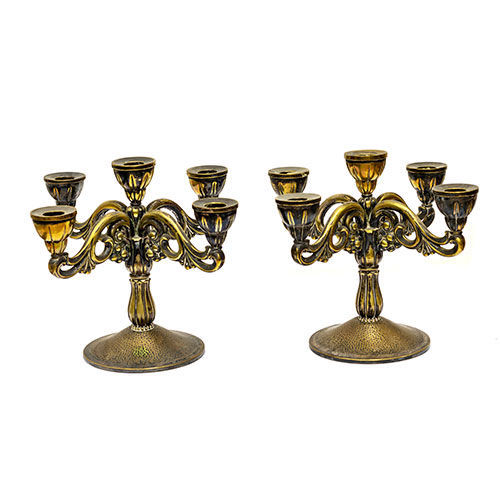 Sub.:15-Oc - Lote: 136 -  Pareja de candelabros en bronce con fuste agallonado.