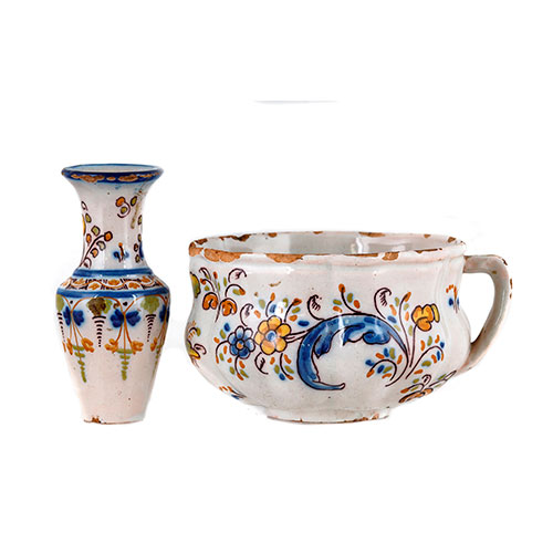 Sub.:15-Oc - Lote: 298 -  Lote formado por jarroncito y cuenco con asa en cer�mica esmaltada de Talavera-Ru�z de Luna, serie de la adormidera