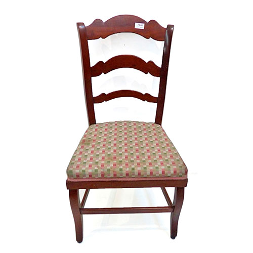 Sub.:15-Oc - Lote: 192 -  Lote de tres sillas isabelinas del S.XIX, dos de ellas son pareja