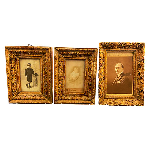 Sub.:15-Oc - Lote: 126 -  Tres marcos realizados en madera tallada y dorada