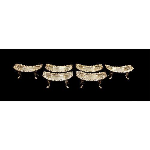 Sub.:15-Oc - Lote: 110 -  Seis saleros realizados en metal plateado con leones en las patas.