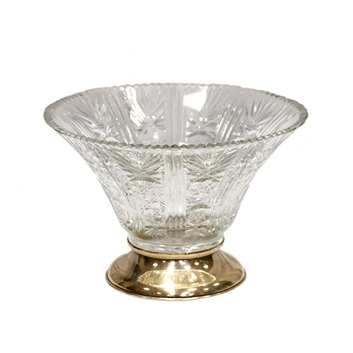 Sub.:15-Oc - Lote: 164 -  Cuenco en cristal tallado sobre base de metal.