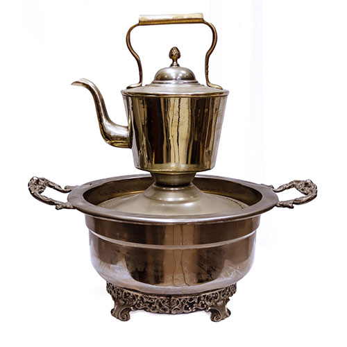 Sub.:15-Oc - Lote: 291 -  Samovar marroqu con tetera en metal plateado.