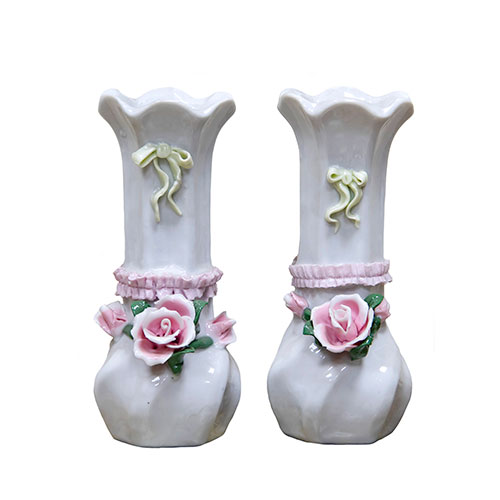 Sub.:15-Oc - Lote: 580 -  Pareja de violeteros en porcelana.