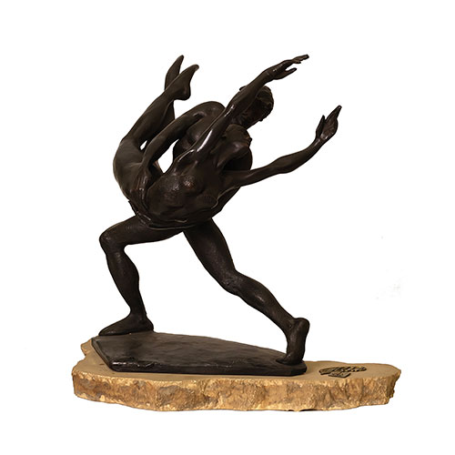 Sub.:15-Oc - Lote: 426 -  Escultura en resina de dos bailarines. Firmado M