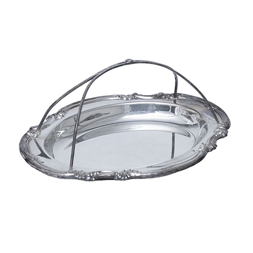 Sub.:15-Oc - Lote: 588 -  Bandeja con asa en metal plateado