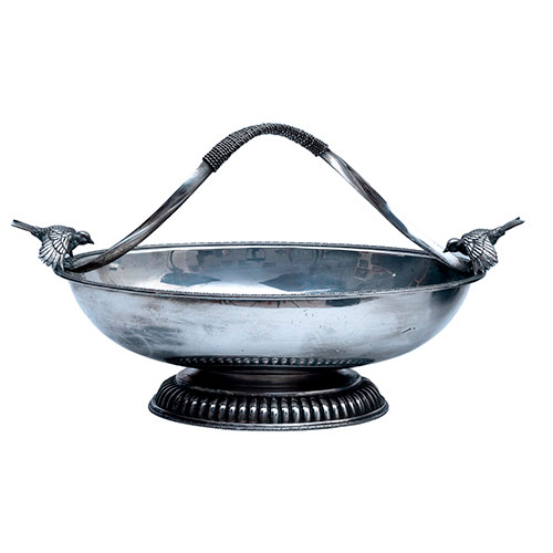 Sub.:15-Oc - Lote: 211 -  Centro en metal plateado con asa y dos p�jaros
