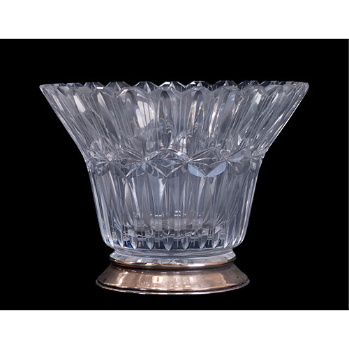 Sub.:15-Oc - Lote: 116 -  Centro de cristal tallado con pie de plata