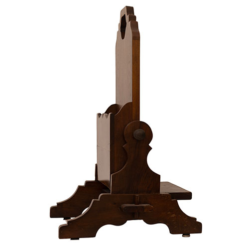 Sub.:15-Oc - Lote: 260 -  Revistero en madera de nogal.