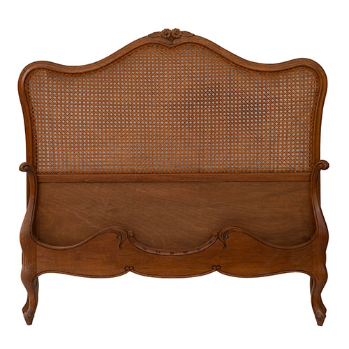 Sub.:15-Oc - Lote: 214 -  Cama completa con cabecero de rejilla.