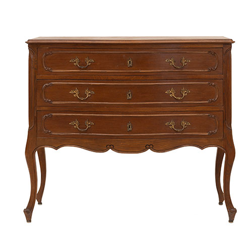 Sub.:15-Oc - Lote: 215 -  C�moda con tres cajones estilo Luis XV en madera patinada