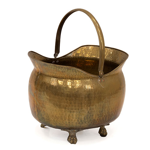 Sub.:15-Oc - Lote: 226 -  Le�era en lat�n con patas de garra