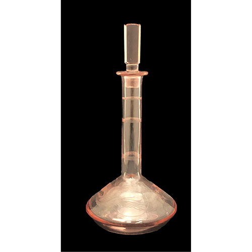 Sub.:15-Oc - Lote: 186 -  Licorera en cristal rosa grabado.