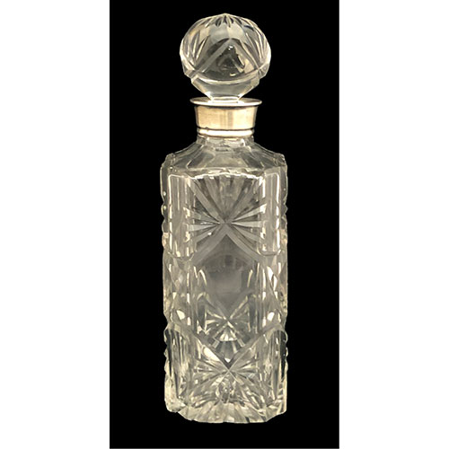 Sub.:15-Oc - Lote: 187 -  Licorera en cristal tallado con embocadura de plata