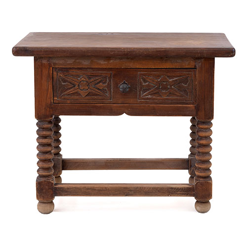 Sub.:15-Oc - Lote: 238 -  Mesa r�stica con caj�n y patas torneadas