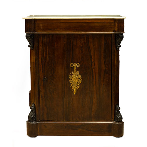 Sub.:15-Oc - Lote: 259 -  Entred�s de una puerta con aplique en bronce y caj�n en cintura