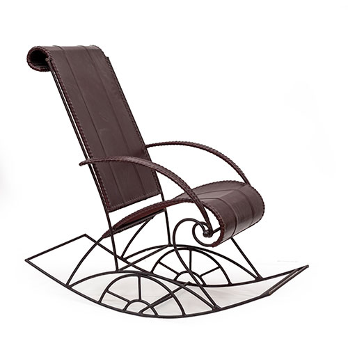 Sub.:15-Oc - Lote: 243 -  Mecedora en hierro y cuero