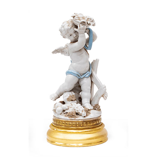 Sub.:15-Oc - Lote: 326 -  �ngel en porcelana vidriada de Algora con base dorada.