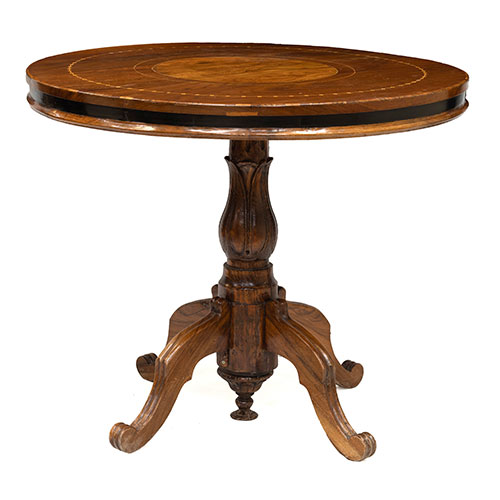 Sub.:15-Oc - Lote: 168 -  Velador redondo con pie central torneado y cuatro patas. Tapa con marqueter�a