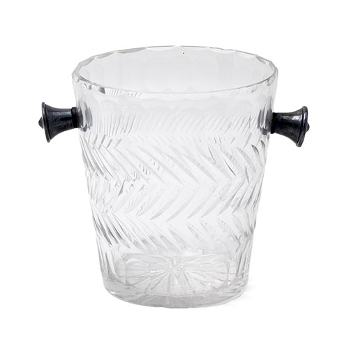 Sub.:15-Oc - Lote: 170 -  Hielera en cristal con pomos plateados.