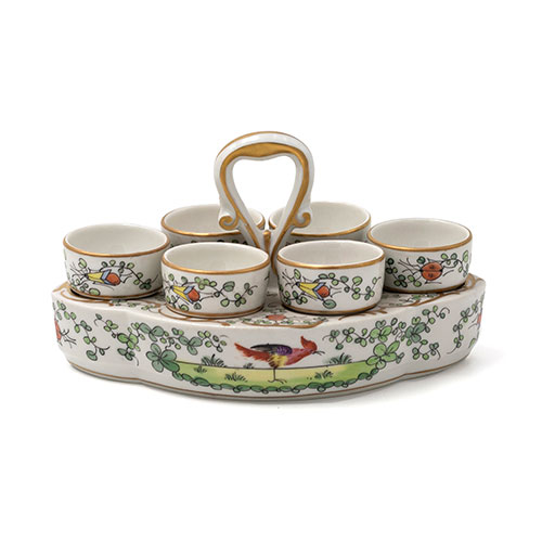 Sub.:15-Oc - Lote: 174 -  Seis hueveras en cer�mica con decoraci�n pintada y su soporte