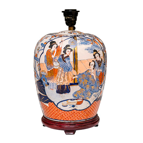 Sub.:15-Oc - Lote: 201 -  L�mpara de sobremesa en porcelana oriental con sello rojo en base