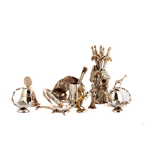 Sub.:15-Oc - Lote: 132 -  Lote de 10 figuritas en metal plateado.