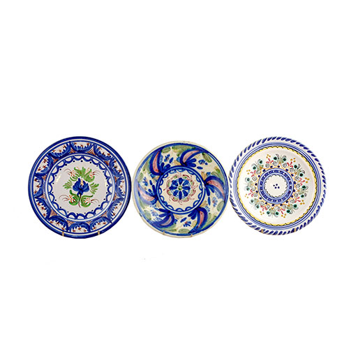 Sub.:15-Oc - Lote: 278 -  Juego de tres platos decorativos en cer�mica esmaltada