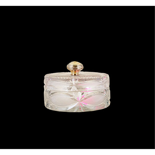 Sub.:15-Oc - Lote: 335 -  Bombonera circular en cristal tallado, acabada con pomo de plata en la tapa.