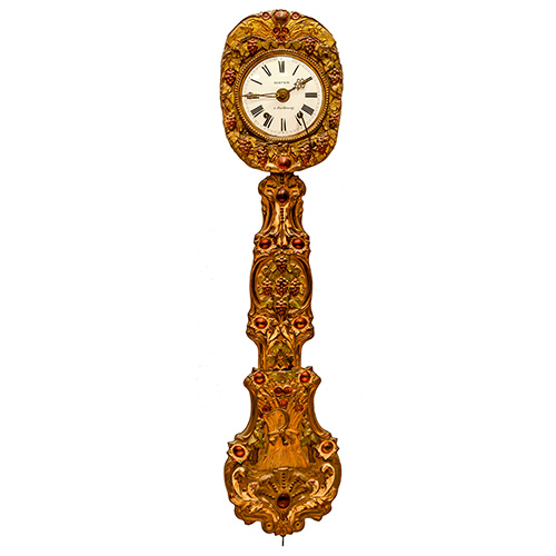 Sub.:15 - Lote: 1295 -  Reloj Bertaud con pndulo real en latn repujado y policromado con esfera en esmalte de numeracin romana. S. XIX.