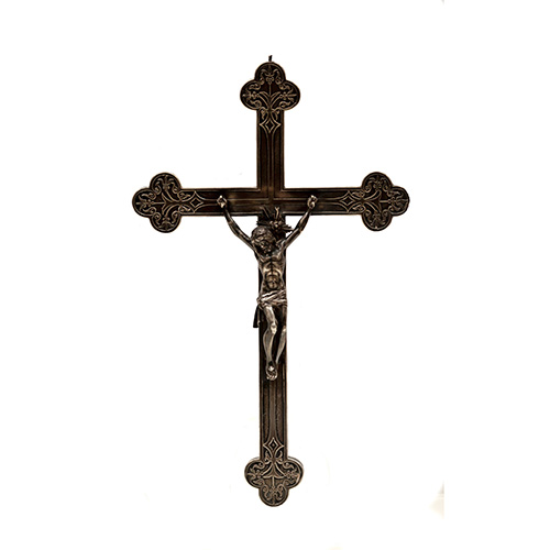 Sub.:15 - Lote: 1174 -  Cristo crucificado en plateado sobre cruz plateada.