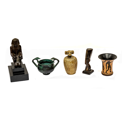 Sub.:16-Oc - Lote: 238 -  Lote de cinco objetos r�plica de modelos egipcios y griegos.