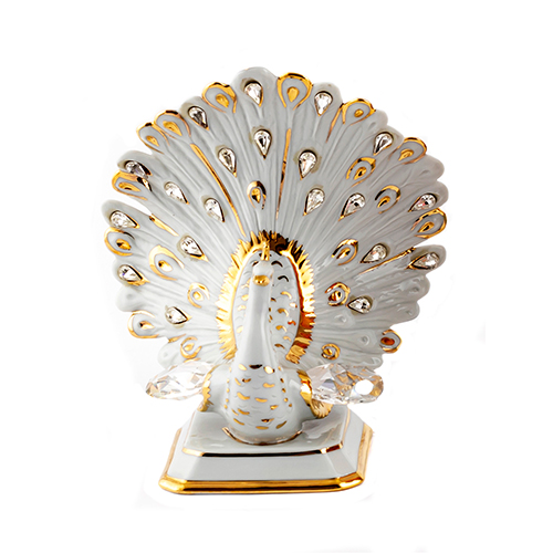 Sub.:16-Oc - Lote: 229 -  Pavo en porcelana de N�poles, Capodimonte, con detalles dorados.