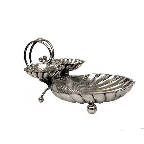Sub.:16-Oc - Lote: 212 -  Entremesero en metal plateado con forma de venera.