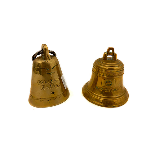 Sub.:16-Oc - Lote: 246 -  Campana y cencerro en bronce.