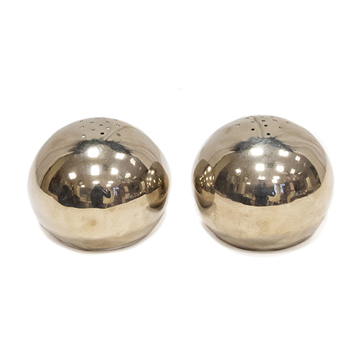 Sub.:16-Oc - Lote: 343 -  Pareja de saleros en metal plateado.