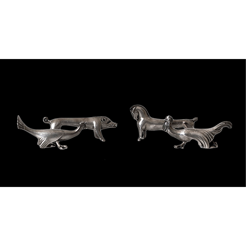 Sub.:16-Oc - Lote: 280 -  Lote de cuatro figuras con forma de animal realizadas en metal plateado Art-Deco