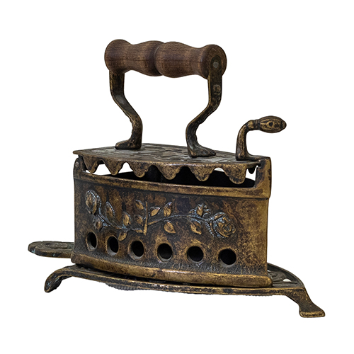 Sub.:16-Oc - Lote: 278 -  Plancha de carb�n en bronce y su apoyo